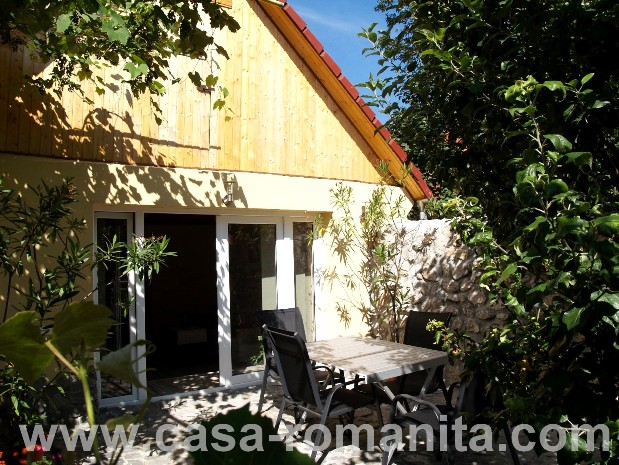 Poze din curte.Casa Romanita II Aici puteti vedea curtea pensiunii Casa-Romanita II din Romania.