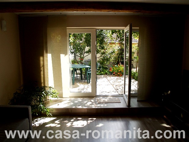 Poze din curte.Casa Romanita II Aici puteti vedea curtea pensiunii Casa-Romanita II din Romania.